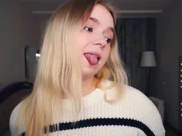 leotafredericks — Is my smile important to you?!<3 [33 tokens remaining] Hello guys! Im Lora! #18 #new #shy #curvy #cute! My GOAL: