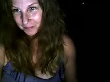 luxuriousuburbawife on Chaturbate 