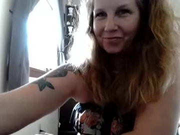 luxuriousuburbawife on Chaturbate 