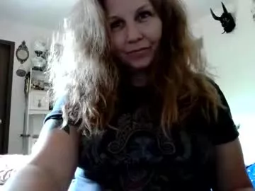 luxuriousuburbawife on Chaturbate 