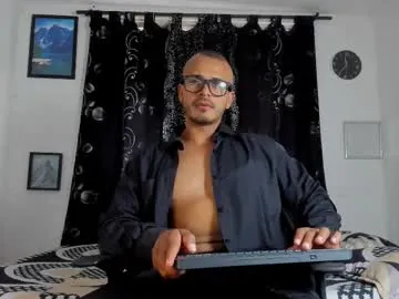 magnusclark — Show muscles [200 tokens left] #cum #muscle #abdomen #latino #domination