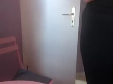 melli23 on Chaturbate 