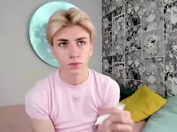 oliver_starboy — GOAL: SUCK FINGERS + SALIVA  [39 tokens remaining] Welcome to my room! #gay #cum #feet #18 #bigcock