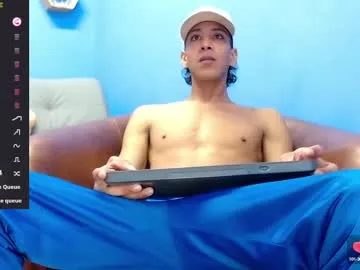 robert_kingg — Current Goal: cum at 2000 tokens -- pump to play with my dick #18 #bigcock #pvt #lovense #latino