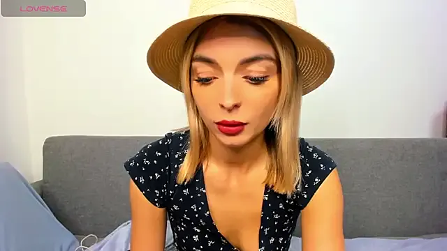 _ellen_meow_ on StripChat 