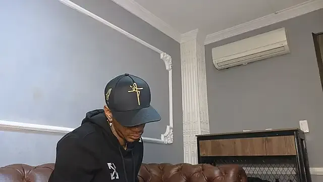 AaronCruz_ on StripChat 