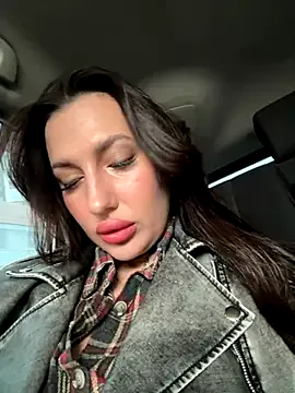 AleksandraRich — Make my pussy wet on the bus