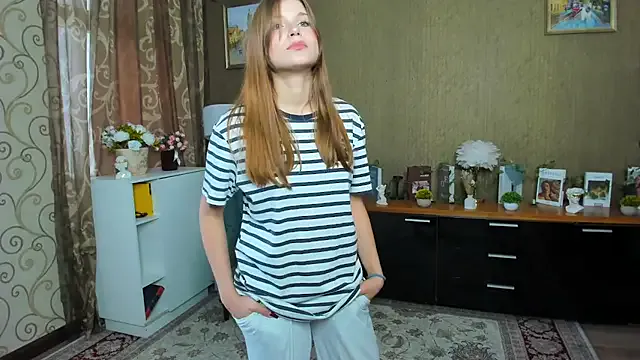 AlexisStrazza — play with my hair sensually