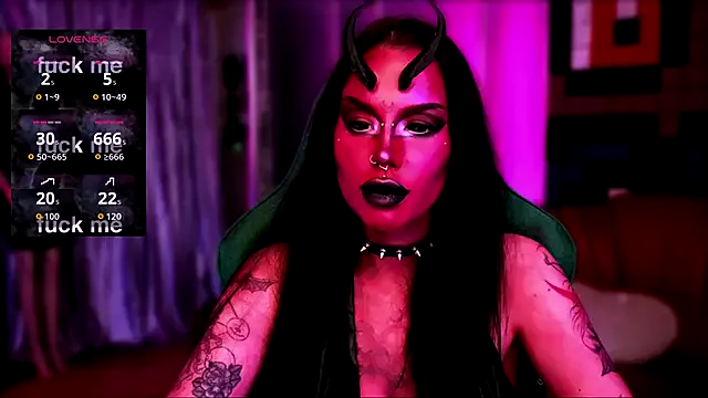 alexx_succubus — Get naked+glitter oil