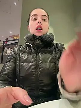 Alirawrz on StripChat