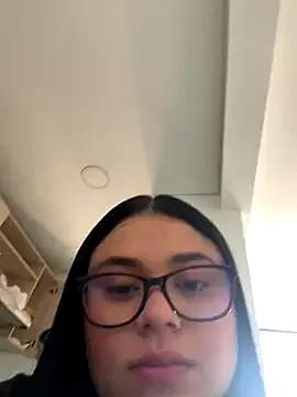 alissonfernandez_ — I masturbate in front of nana 