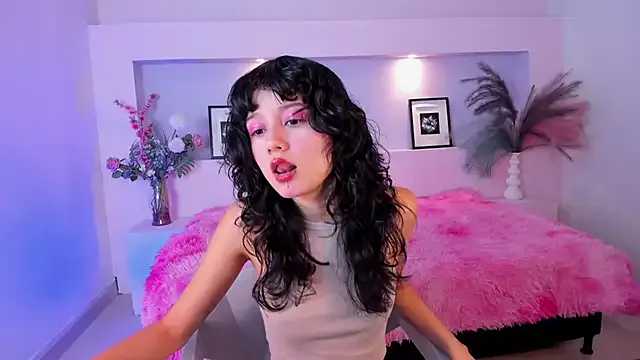 AnaisVelvet7 on StripChat 