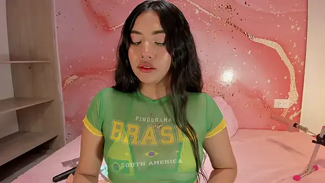Annelov18 on StripChat 