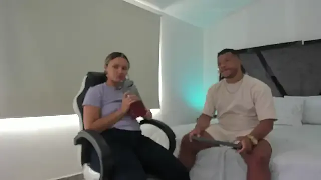 AnnieAndStefan on StripChat 