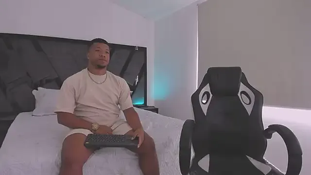 AnnieAndStefan on StripChat 
