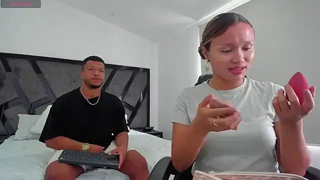 AnnieAndStefan on StripChat 