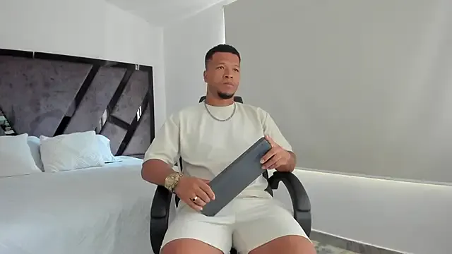 AnnieAndStefan on StripChat 