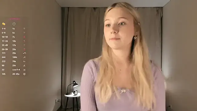 ArianeAumich on StripChat 