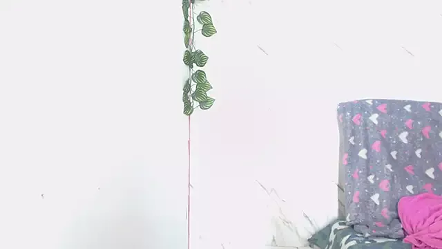 avaleri_cherry on StripChat 