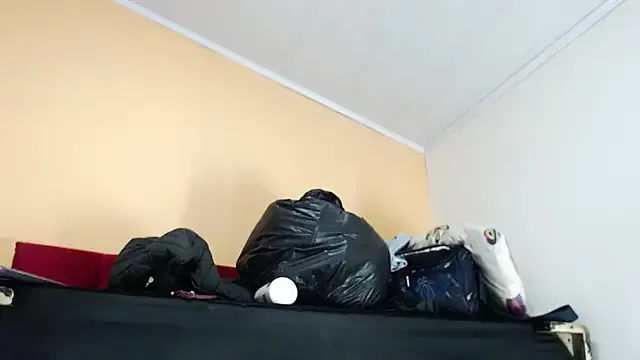 avaleri_cherry on StripChat 