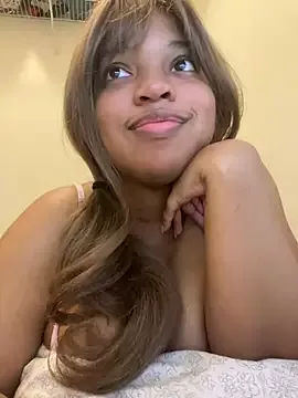 AwkwardJasminee on StripChat 