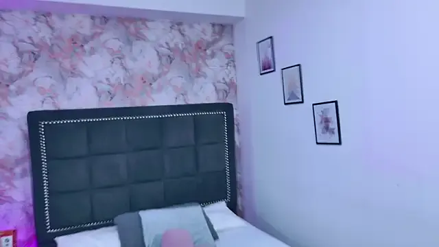 Becca_Grims on StripChat 