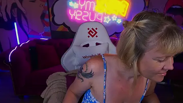 BellaLaPetit on StripChat 