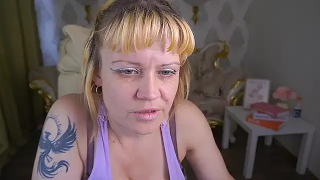 BellaLaPetit on StripChat 