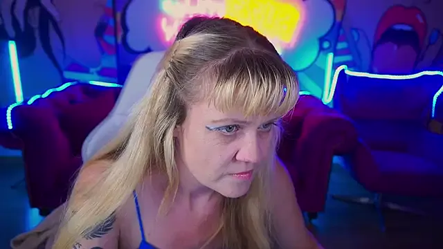 BellaLaPetit on StripChat 