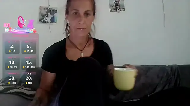 bosslady1984 on StripChat 