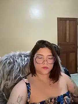 Charlovereal — Usar o meu plug anal no cuzinho