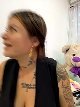 Clhoe___Ivana — play  pussy  and  squirt