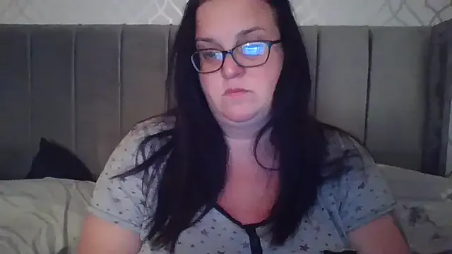 Curvy_OliviaXX — king of the room gets video/pic