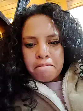 Dakiny — Playing with fingers on my clitoris 
