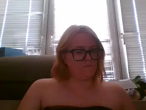 DesireMelissa — fingers in pussy