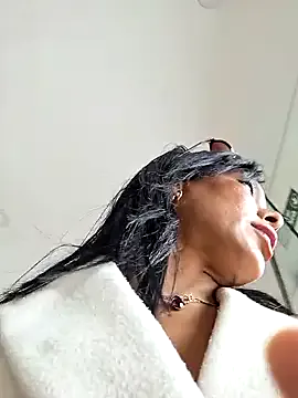 Doll_Loren on StripChat 