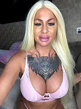 Dutchhbarbie — Roze Mercedes