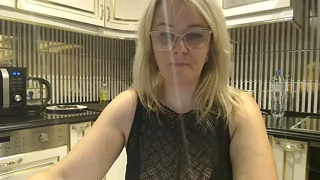 EleanoraDream on StripChat 