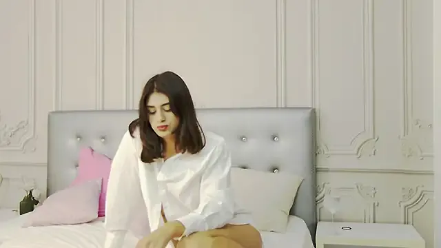 EllaGlow on StripChat 