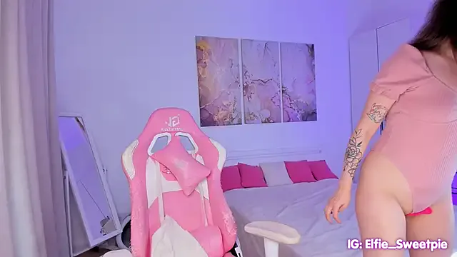 Elly_Baker on StripChat 