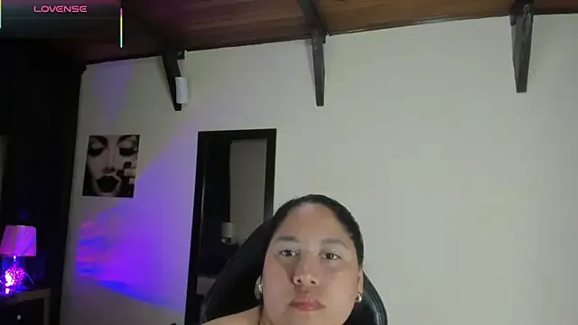 EmiliWilliams — show tits