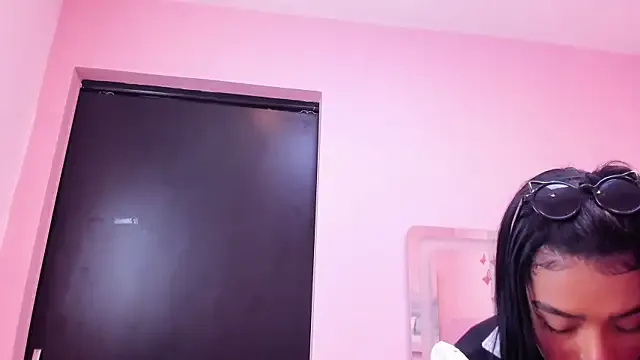 EmmaEbony_ on StripChat 