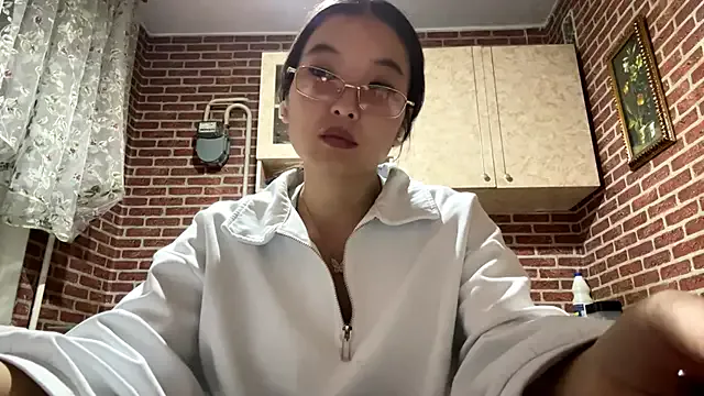 EmmaLeexth on StripChat 