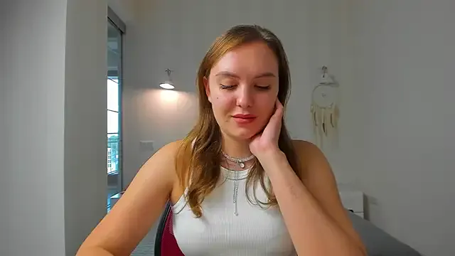 EmmaNorman on StripChat 