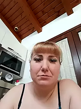 EmmaQueen4 on StripChat 