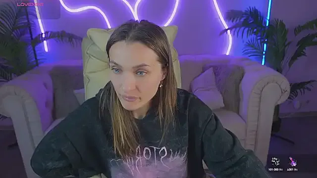 EmmySkyy on StripChat 