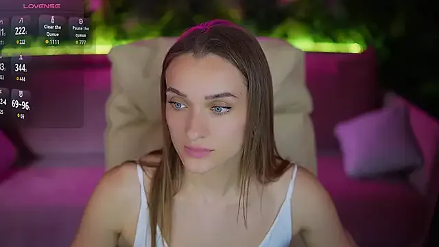 EmmySkyy on StripChat 