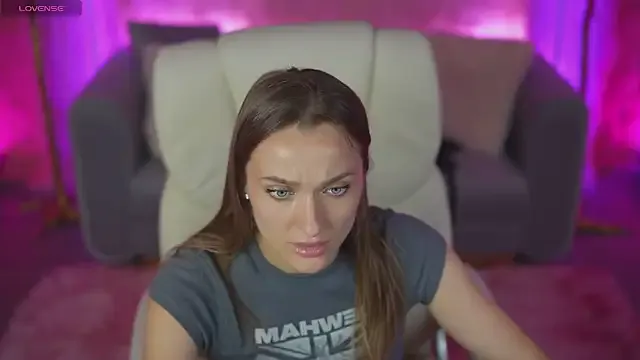 EmmySkyy on StripChat 