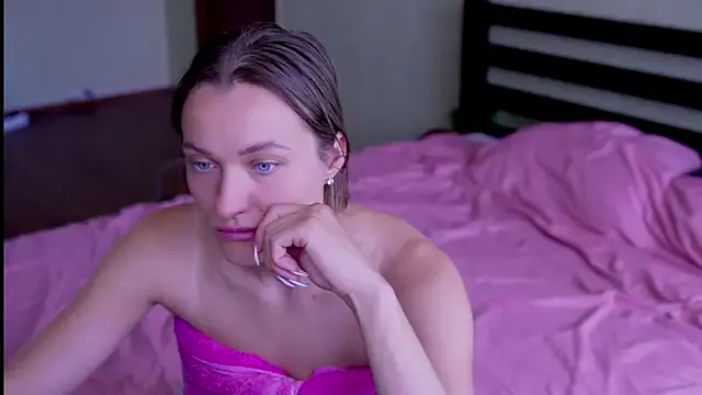 EmmySkyy on StripChat 