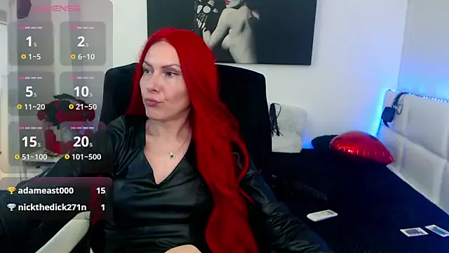 EvelynQueenn on StripChat 